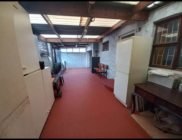4 BEDROOM FREESTANDING FOR SALE IN LENTEGEUR